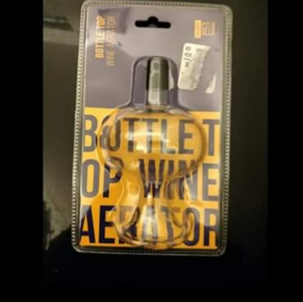 Bottle top wine aspirator